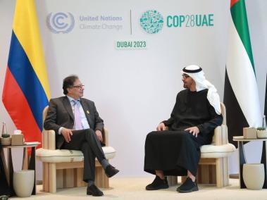El presidente Gustavo Petro con el presidente de Emiratos Árabes Unidos, Mohamed bin Zayed Al Nahayan.
