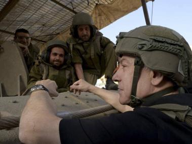 El primer ministro de Israel, Benjamín Netanyahu, en una visita a Gaza.