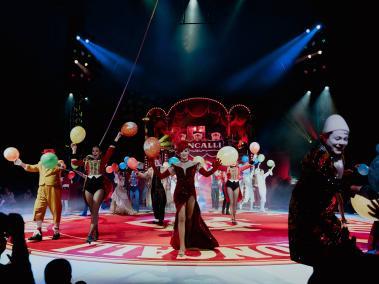 NYT: El Circo Big Apple en Manhattan incluye malabarista, contorsionista y payasos legítimamente divertidos.