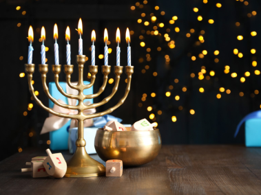 Algunos conocen al Hanukkah como la 'fiesta de las luces'.