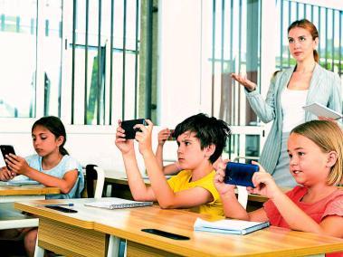 Uno de cada tres estudiantes dice que se distrae en clases por los celulares, según Pruebas Pisa.