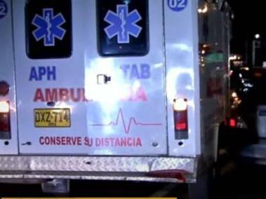 Una ambulancia chocó contra un vehículo particular.