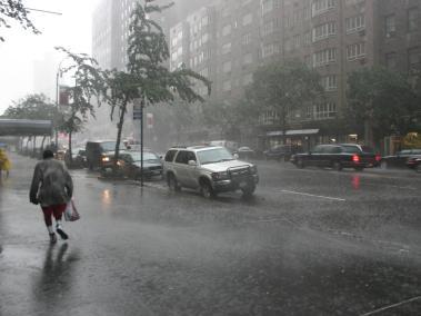 Nueva York ha sido azotado por una fuerte tormenta por la que se registran inundaciones y fallas eléctricas.