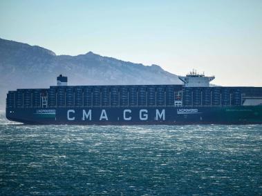 El gigante naviero francés CMA CGM anunció que suspendía las travesías de portacontenedores por el Mar Rojo tras los ataques a buques por parte de los hutíes.