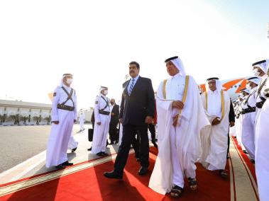 Este es el momento de la llegada de Nicolás Maduro a Qatar.