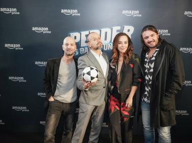 Felipe Botero (izquierda), Max García, María Luisa Giraldo y Andrés Sandoval protagonizan esta comedia sobre volver a los orígenes y no jugar fútbol.