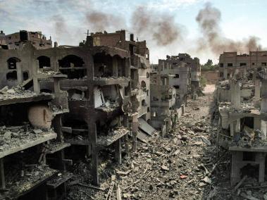 Edificios destruidos por los ataques aéreos israelíes en Gaza.