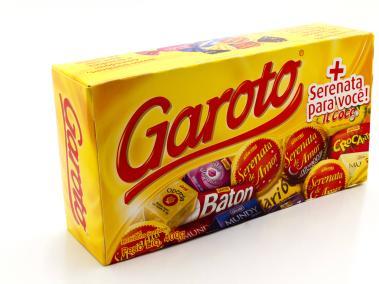 La caja de bombones de Garoto tiene bombones de distintos sabores y tamaños.