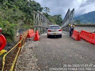 Puente metálico del sector Los Grillos, en la Transversal del Cusiana, que debió cerrarse.