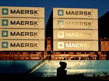 Contenedores de la naviera y logística danesa Maersk. Rebeldes yemeníes atacaron uno de sus buques mercantes.