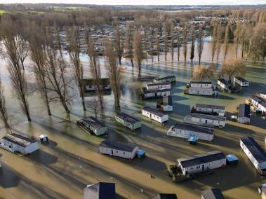 Inundaciones en el Billing Aquadrome de Northampton, en el centro de Inglaterra.