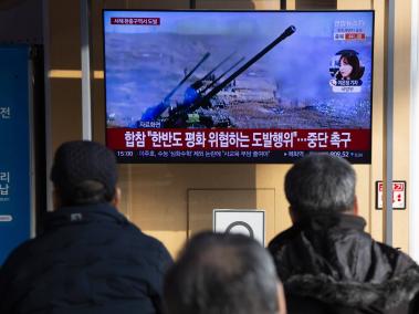 Corea del Norte disparó unos 200 proyectiles de artillería en aguas frente a su costa occidental la mañana del 5 de enero, hacia la isla Yeonpyeong del Sur.