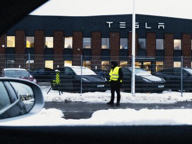 NYT: Los centros de servicio suecos de Tesla, incluyendo éste en Estocolmo, han permanecido abiertos pese a una huelga.