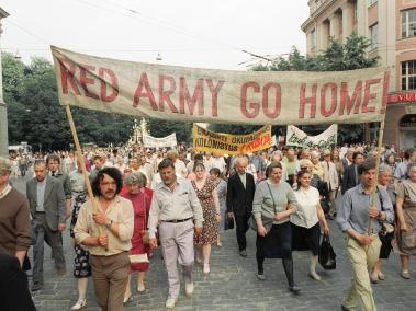 NYT: Manifestantes pro democracia en Vilna en junio de 1991 pidieron que el Ejército Rojo saliera de Lituania.