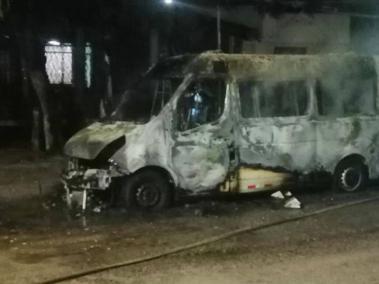 Ambulancia quemada en Hobo, Huila