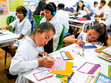 Los estudiantes latinoamericanos presentan rezago en puntaje de matemáticas, según la prueba Pisa.