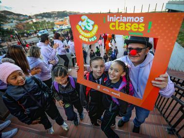La Secretaría de Educación les dio la bienvenida a más de 740.000 estudiantes de los 412 colegios públicos de Bogotá.