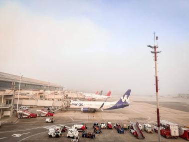 El aeropuerto Internacional de El Dorado se encuentra cerrado debido a la fuerte neblina que se presenta en la ciudad Bogotá.