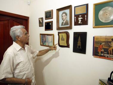 Villanueva tiene un recorrido musical y de éxitos muy amplio,
Al compositor se le hicieron varios homenajes, aquí en uno del Festival de las Artes de Barranquilla.