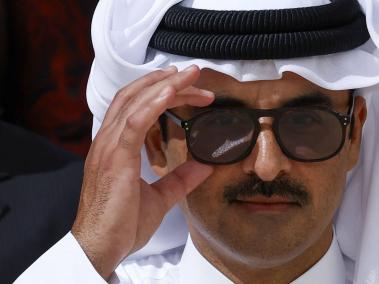 En política internacional, la dinastía de los Al Thani en Qatar persigue una clara estrategia para erigirse como un actor mediador clave en conflictos regionales.