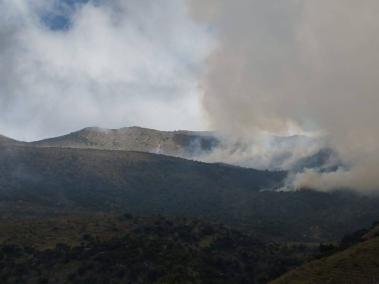 Incendio de capa vegetal que se presentó el 9 de diciembre de 2023 en el PNN Los Nevados.