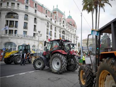 Agricultores bloquean carreteras en Francia.