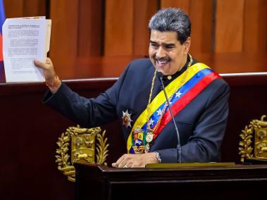 Maduro muestra el acuerdo de Barbados y asegura se ha cumplido.