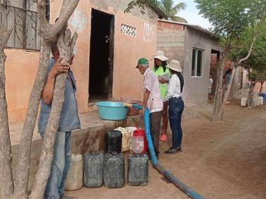 A través de carrotanques, se está atacando la crisis de desabastecimiento de agua que sufre la zona rural