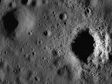 Cráter reciente en Oceanus Procellarum.