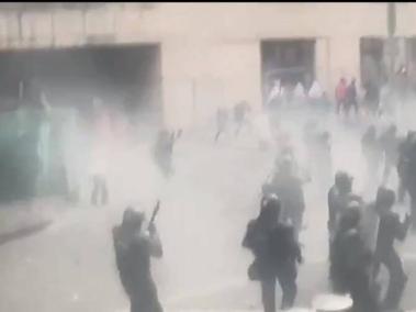 La UNDMO, antiguo Esmad, en enfrentamientos con manifestantes en inmediaciones al Palacio de Justicia.