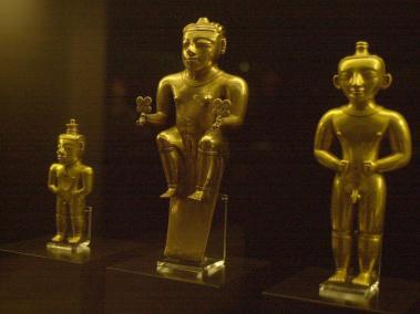 Caciques de oro, que hacen parte de la colección del Tesoro Quimbaya.