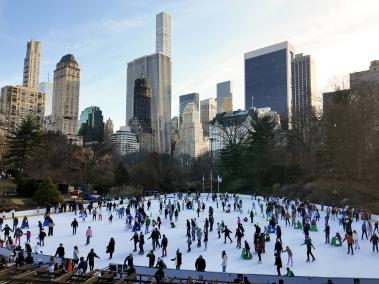 La pistas de patinaje están abiertas desde octubre hasta marzo. En la foto, la de Central Park.