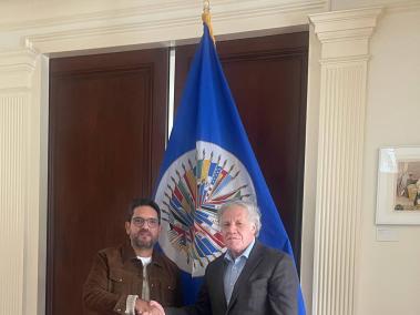 El exgobernador del Meta Juan Guillermo Zuluaga junto al secretario de la OEA, Luis Almagro.