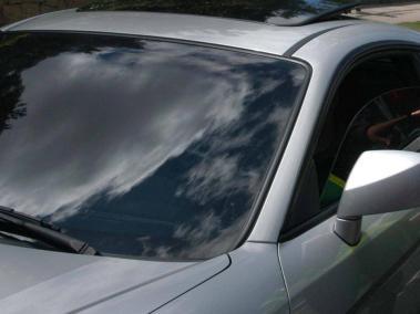 Control a uso de vidrios polarizados en vehículos.