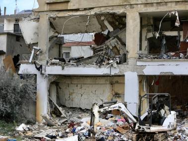 Edificio dañado tras un ataque militar israelí en Nabatiyeh, sur de Líbano.