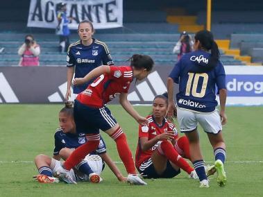 En el Estadio El Campín se juega el primer partido de la Liga Profesional Femenina entre Millonarios vs Independiente Medellín.