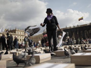 En la Plaza de Bolívar de Bogotá se inicia el 'duelo colectivo', evento cultural y de movilización.