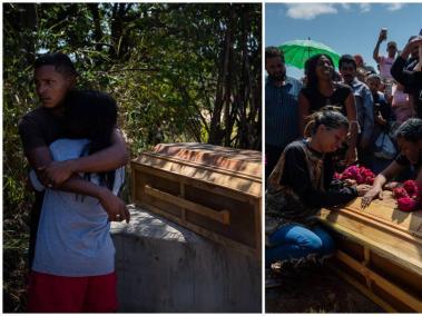 Familiares se lamentan junto al féretro de una de las victimas mortales del derrumbe en la mina 'Bulla Loca'