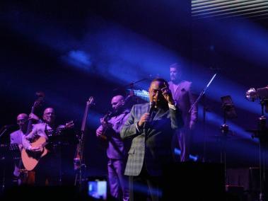 El cantante Gilberto Santa Rosa junto a toda su orquesta del 'Auténtico Tour', que estuvo en Bogotá el 24 de febrero de 2024.