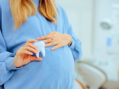 La atención odontológica durante el embarazo es segura y necesaria.