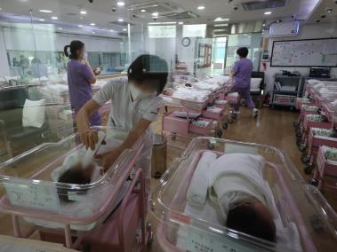 La tasa de fertilidad en Corea del Sur alcanza otro mínimo histórico.