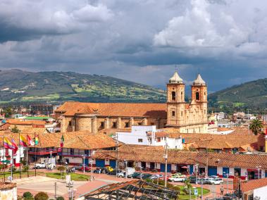 Uno de los municipios más conocidos de Cundinamarca es Zipaquirá.