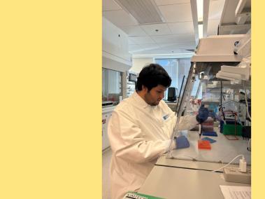 Sergio Triana en un laboratorio del Instituto Tecnológico de Massachusetts. Su trabajo se enfoca en analizar genomas y datos de secuenciación de enfermedades infecciosas.