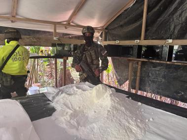 Destrucción de laboratorios para procesar cocaína de las disidencias.