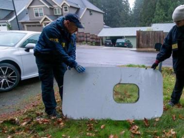 La parte del tapón del fuselaje del Boeing 737 de Alaska Airlines fue recuperada en un jardín trasero en Oregón.