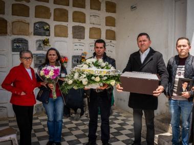 El cuerpo de Luis Edilberto Cuervo había sido inhumado en una fosa común en el Cementerio del Sur, de Bogotá, junto al de personas que fallecieron en la toma del Palacio de Justicia.