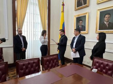 Luz Pastrana fue posesionada por el presidente de la Cámara, Andrés Calle