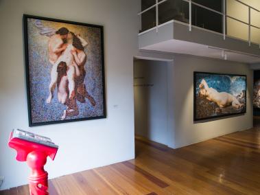 Javier Vanegas, ganador del Premio Nacional de fotografía del Ministerio de Cultura en 2023, presenta una exposición que mezcla la prostitución con varias obras maestras del arte universal.