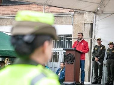 El alcalde Galán y el general Gualdrón presentaron la nueva estrategia de seguridad para la Semana Mayor.