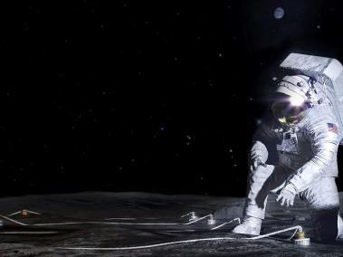 Concepto artístico de un astronauta de Artemis desplegando un instrumento en la superficie lunar.
NASA
27/3/2024